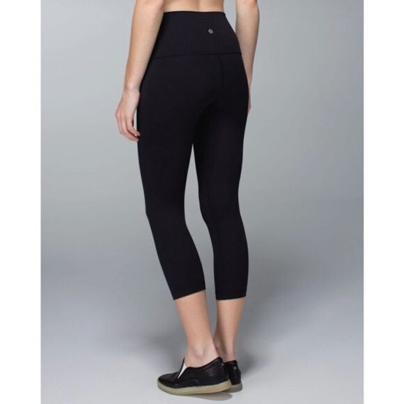 Lululemon Black Wunder Under Roll Down Crop Leggings - Picture 1 of 11